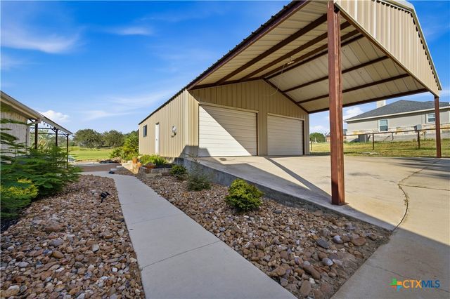 1413 Country Hills Drive, La Vernia, TX 78121