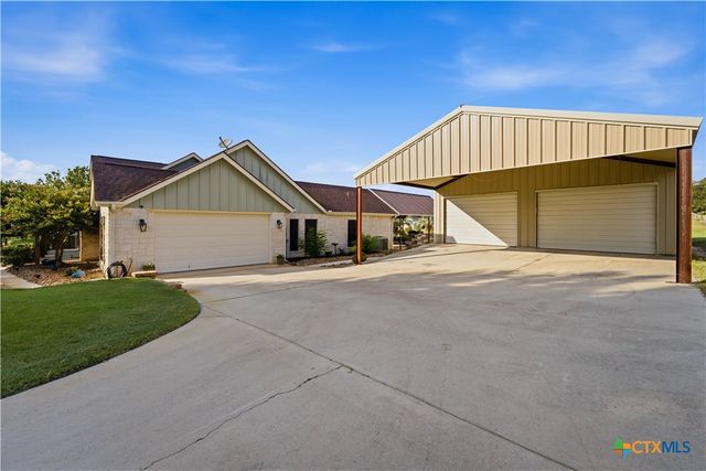 1413 Country Hills Drive, La Vernia, TX 78121