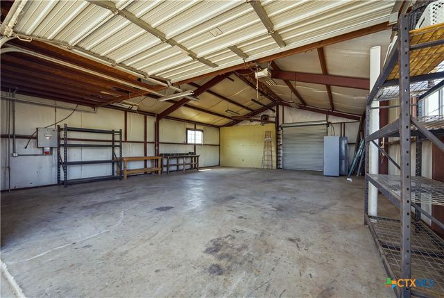 1413 Country Hills Drive, La Vernia, TX 78121