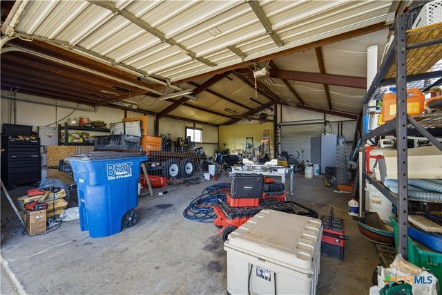 1413 Country Hills Drive, La Vernia, TX 78121
