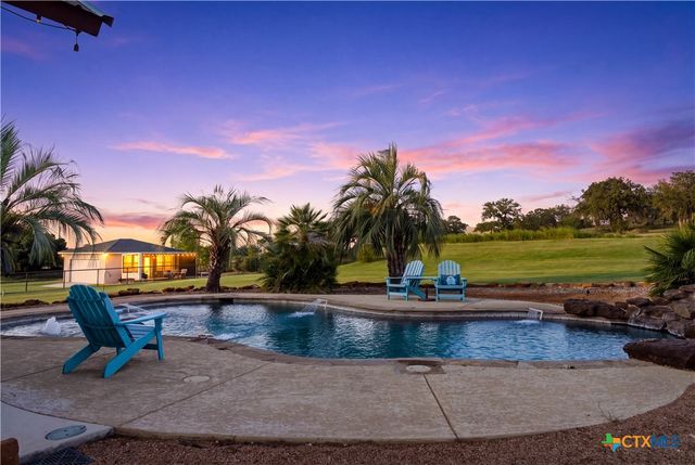 1413 Country Hills Drive, La Vernia, TX 78121