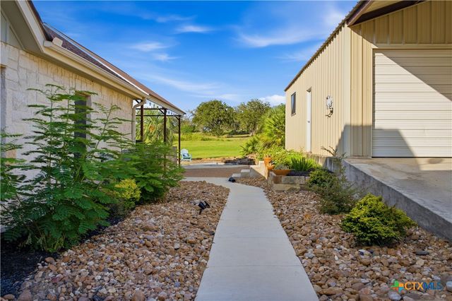 1413 Country Hills Drive, La Vernia, TX 78121