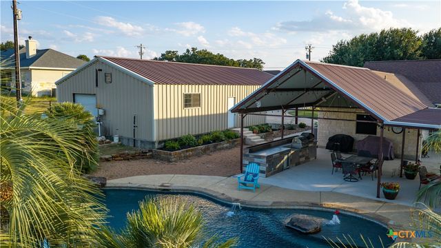 1413 Country Hills Drive, La Vernia, TX 78121