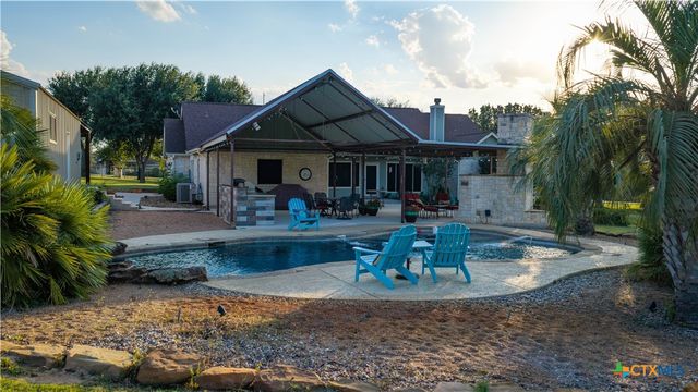 1413 Country Hills Drive, La Vernia, TX 78121
