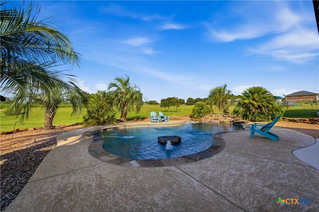 1413 Country Hills Drive, La Vernia, TX 78121