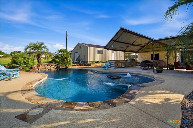 1413 Country Hills Drive, La Vernia, TX 78121
