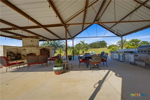 1413 Country Hills Drive, La Vernia, TX 78121