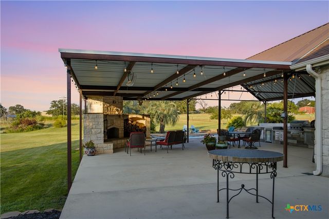 1413 Country Hills Drive, La Vernia, TX 78121