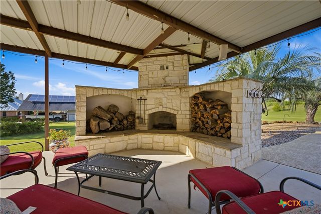 1413 Country Hills Drive, La Vernia, TX 78121
