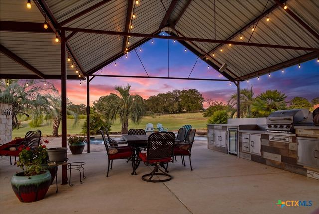 1413 Country Hills Drive, La Vernia, TX 78121