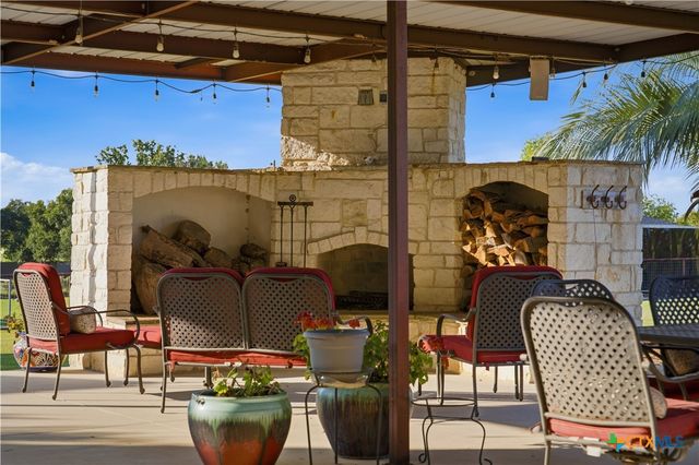 1413 Country Hills Drive, La Vernia, TX 78121