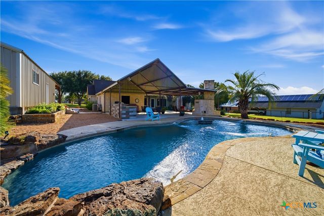 1413 Country Hills Drive, La Vernia, TX 78121