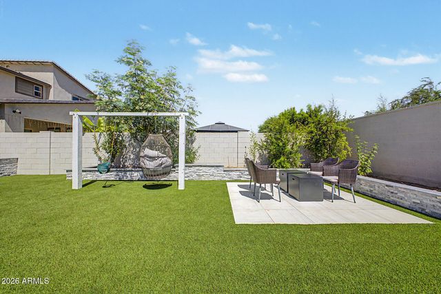 1325 E NARROWLEAF Drive, Gilbert, AZ 85298