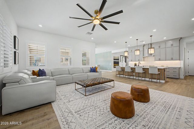 1325 E NARROWLEAF Drive, Gilbert, AZ 85298