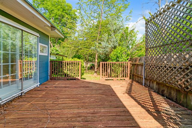823 S Church Street, Paris, TX 75460
