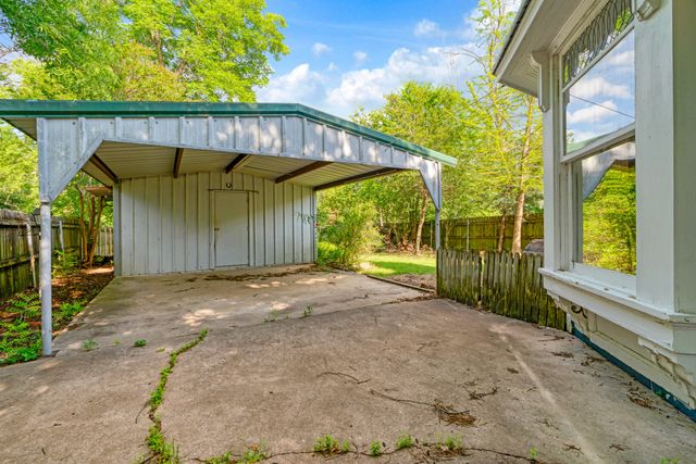 823 S Church Street, Paris, TX 75460