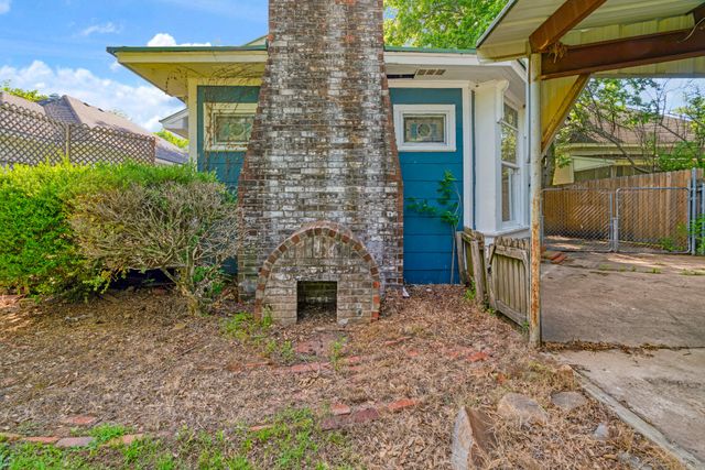 823 S Church Street, Paris, TX 75460