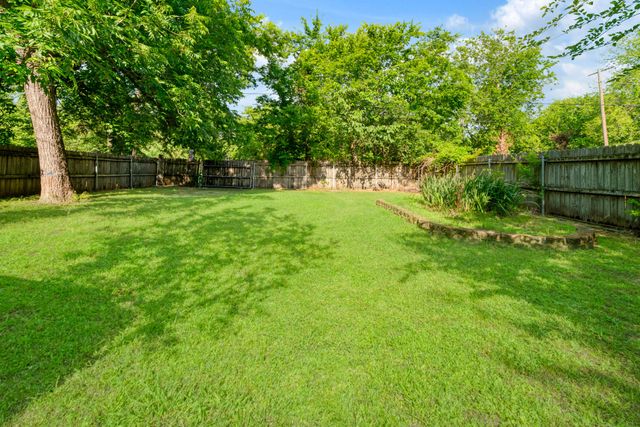 823 S Church Street, Paris, TX 75460