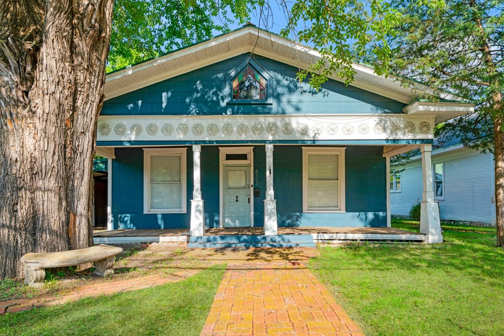 823 S Church Street, Paris, TX 75460