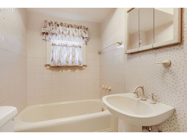 1135 B St, Washougal, WA 98671