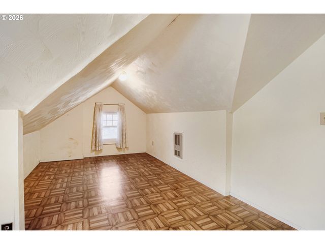 1135 B St, Washougal, WA 98671