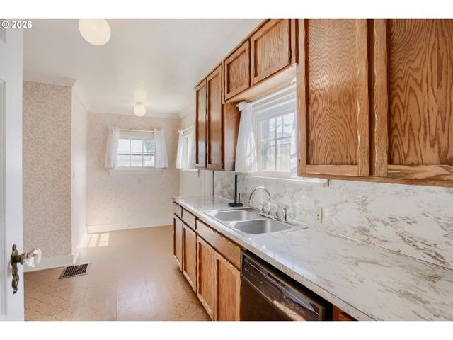 1135 B St, Washougal, WA 98671