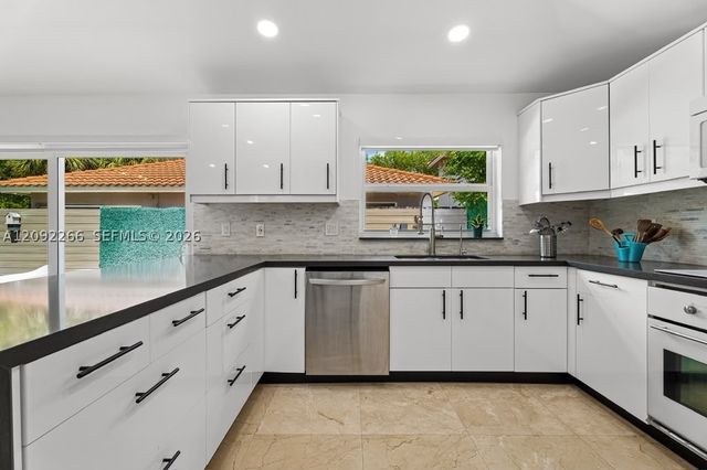 5771 NW 98th Ct, Doral, FL 33178