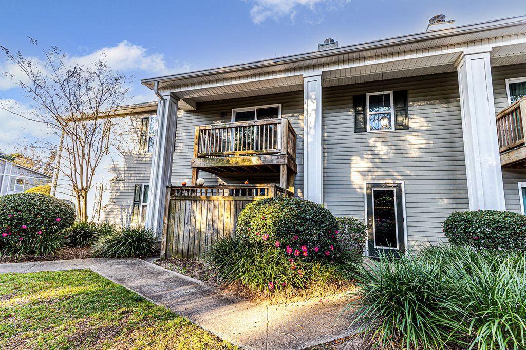 Image 1 of property listing at 1402 Camp Road 3f, Charleston, SC 29412