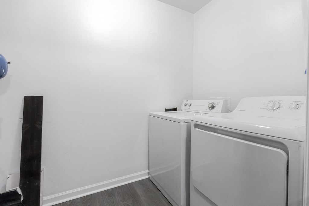 Image 27 of property listing at 1402 Camp Road 3f, Charleston, SC 29412