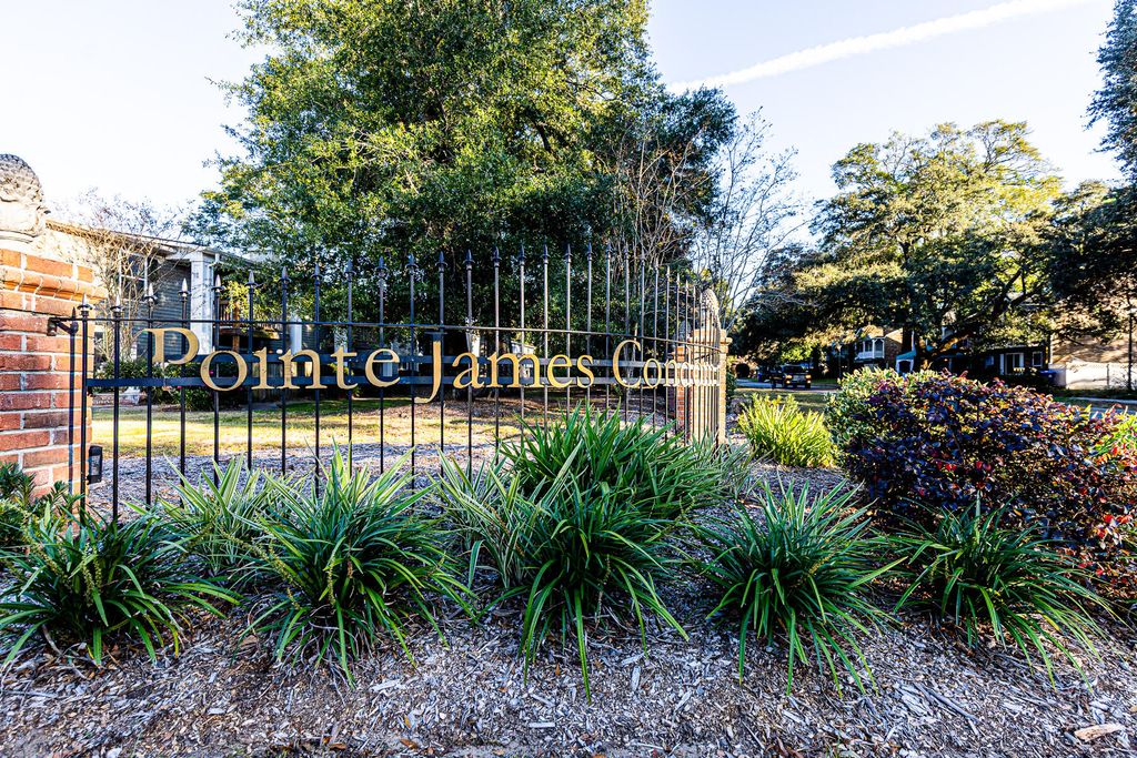 Image 6 of property listing at 1402 Camp Road 3f, Charleston, SC 29412