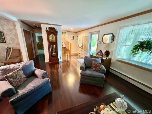 7 Cedar Avenue, Coram, NY 11727