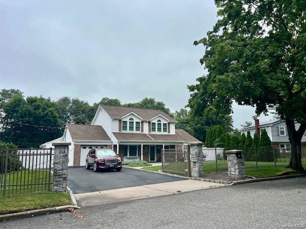 7 Cedar Avenue, Coram, NY 11727 — photo 2