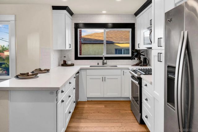 3235 Fenelon, San Diego, CA 92106