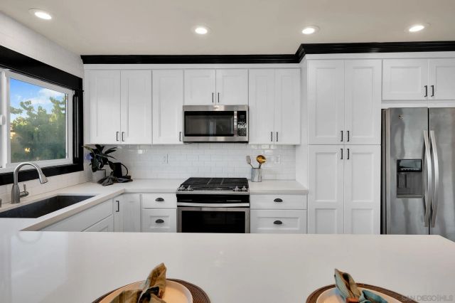 3235 Fenelon, San Diego, CA 92106