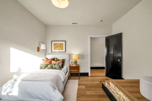 3235 Fenelon, San Diego, CA 92106