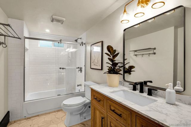 3235 Fenelon, San Diego, CA 92106