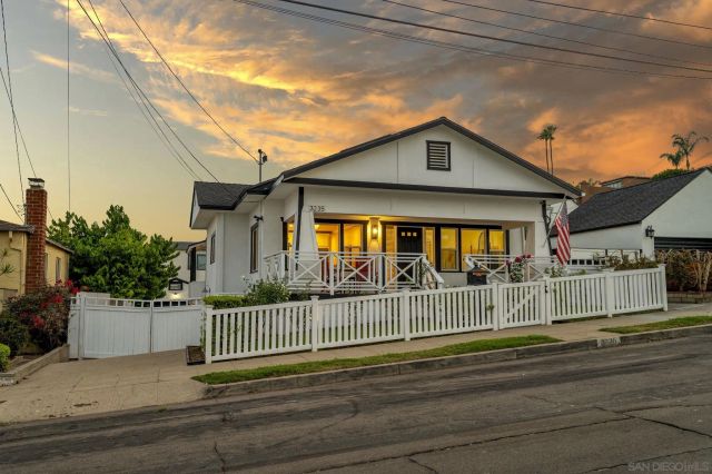 3235 Fenelon, San Diego, CA 92106