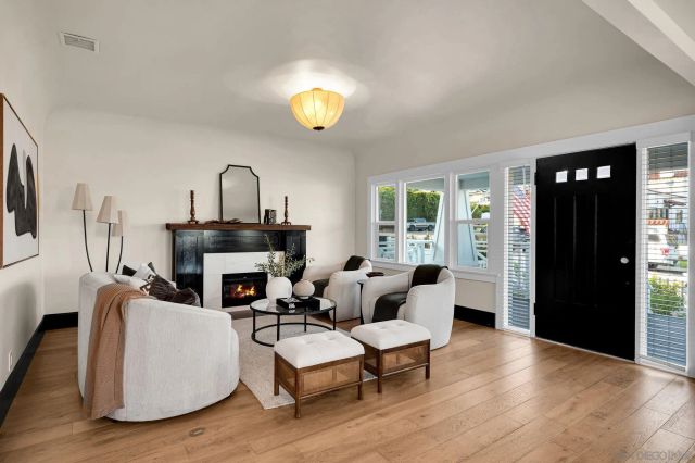 3235 Fenelon, San Diego, CA 92106