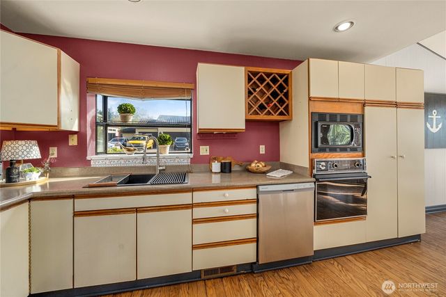 5201 Hyada Boulevard NE, Tacoma, WA 98422