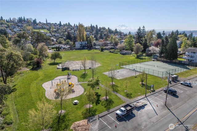 5201 Hyada Boulevard NE, Tacoma, WA 98422