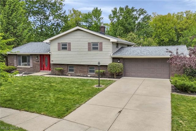 24420 S Oxford Oval, North Olmsted, OH 44070