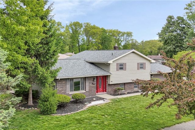 24420 S Oxford Oval, North Olmsted, OH 44070