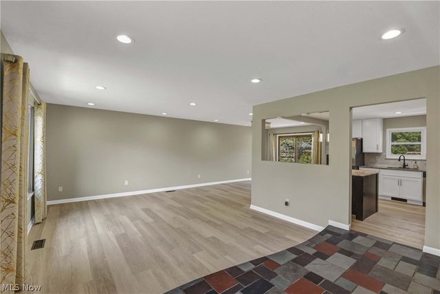 24420 S Oxford Oval, North Olmsted, OH 44070
