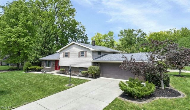 24420 S Oxford Oval, North Olmsted, OH 44070
