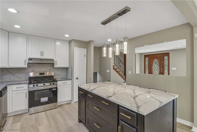 24420 S Oxford Oval, North Olmsted, OH 44070