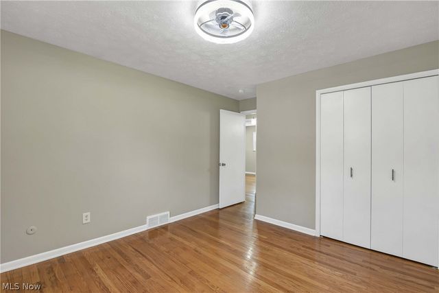 24420 S Oxford Oval, North Olmsted, OH 44070