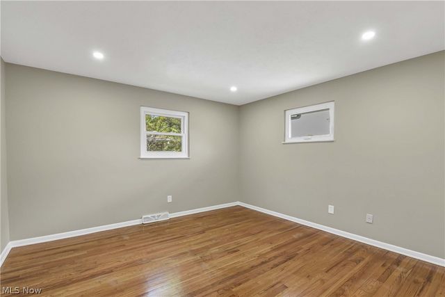 24420 S Oxford Oval, North Olmsted, OH 44070
