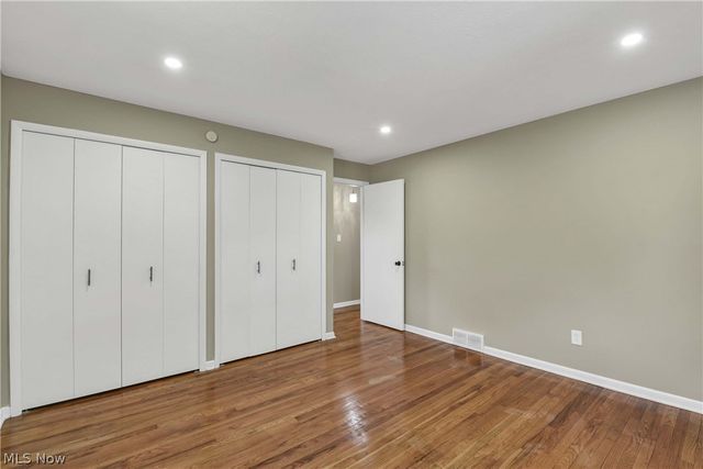 24420 S Oxford Oval, North Olmsted, OH 44070