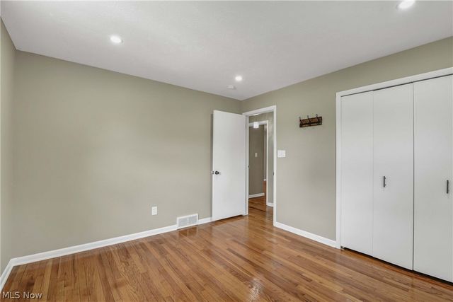 24420 S Oxford Oval, North Olmsted, OH 44070