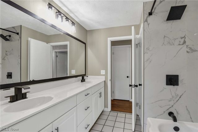 24420 S Oxford Oval, North Olmsted, OH 44070